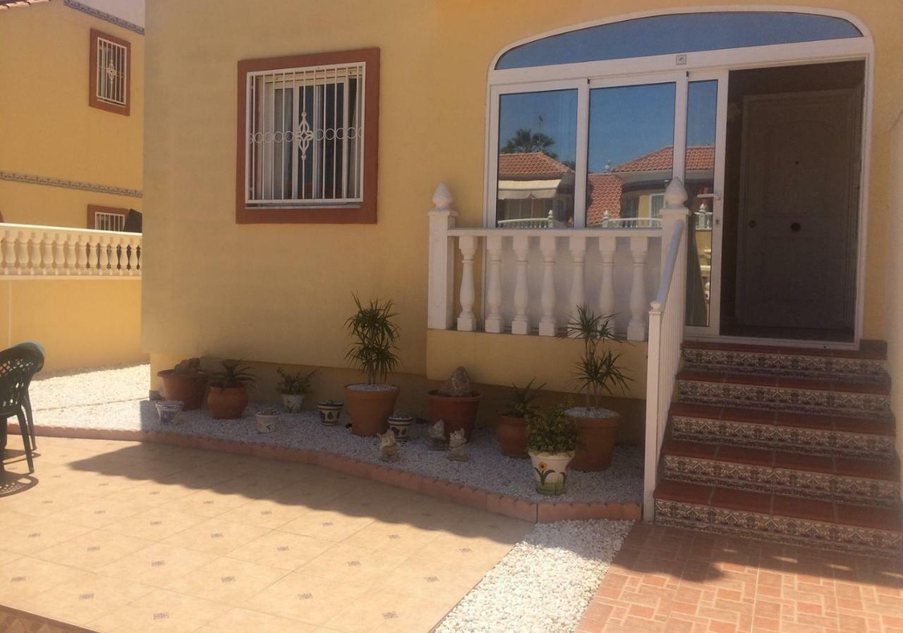 Torrevieja, La Torreta Ground Floor Apartment With Large Private Patio Garden ภายนอก รูปภาพ