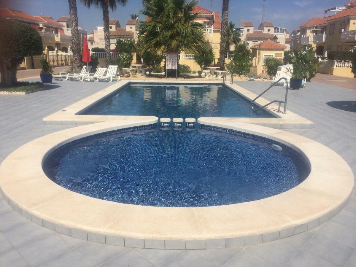 Torrevieja, La Torreta Ground Floor Apartment With Large Private Patio Garden ภายนอก รูปภาพ