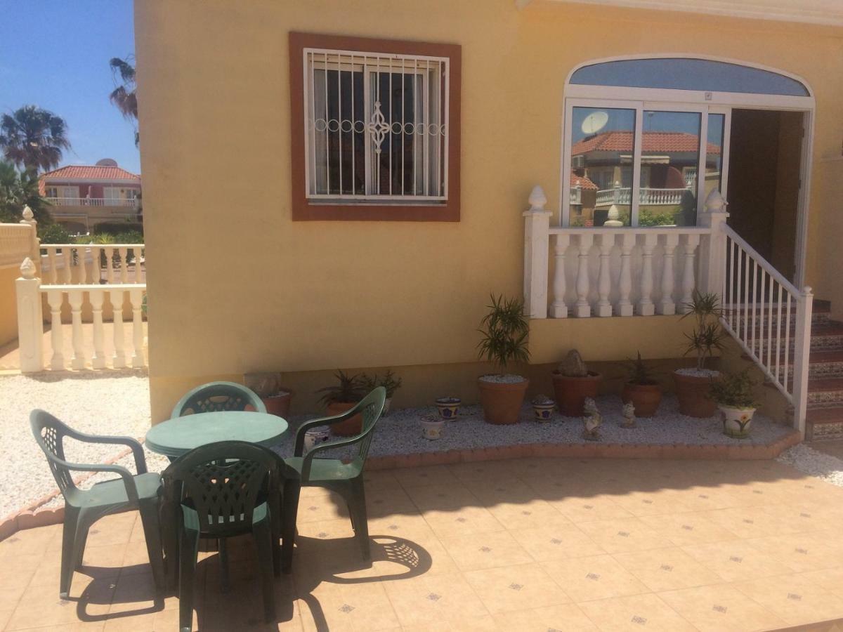 Torrevieja, La Torreta Ground Floor Apartment With Large Private Patio Garden ภายนอก รูปภาพ